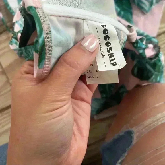 Coco ship bathing suit top size large - brand is sold on Amazon - Picture 3 of 3